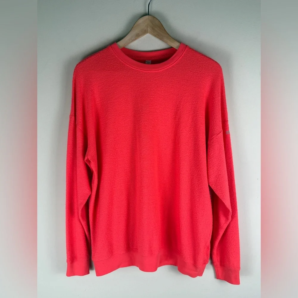 ALO Yoga Fluorescent Corral Pink Textured Crew Neck Sweater SM Logo on Sleeve - Picture 1 of 12